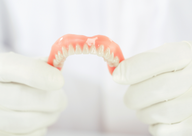 Diş Protezi Vurukları Nasıl Önlenir?